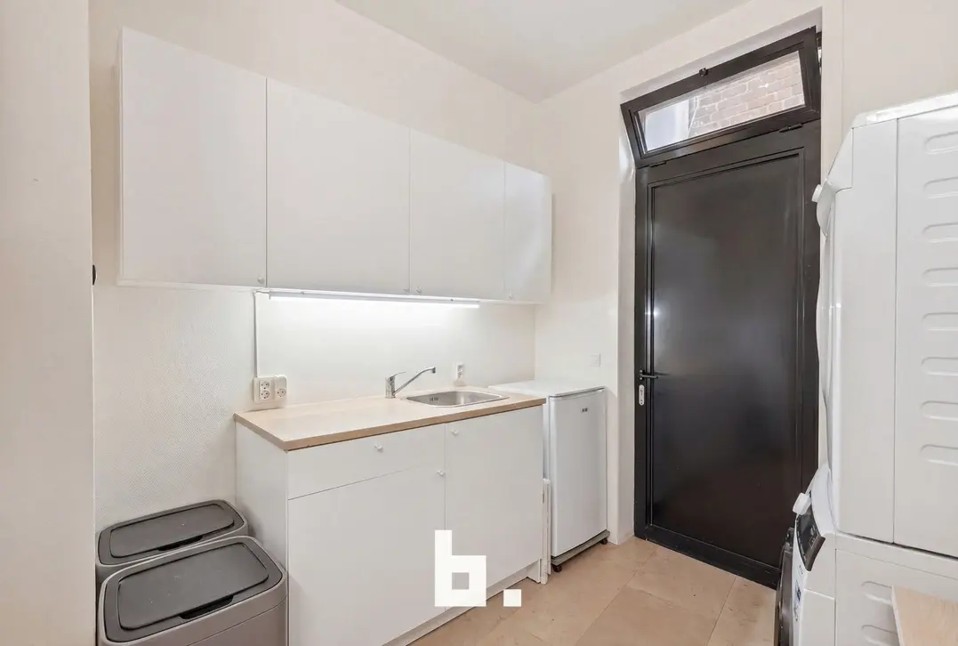 Commercieel handelspand met instapklare woonst op topligging in Roeselare - Roeselare