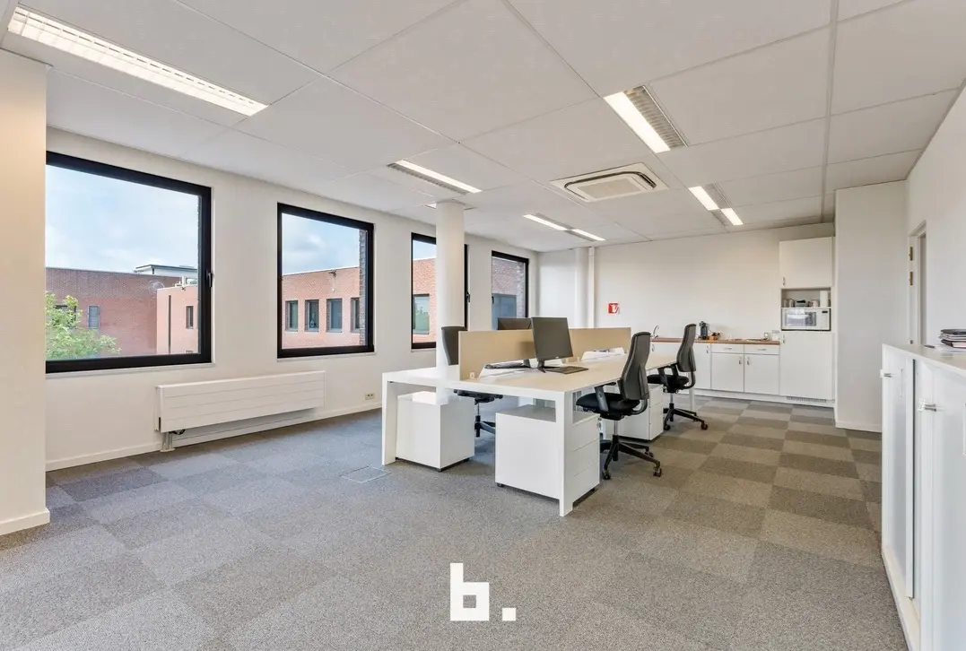 Ruim kantoor op centrale locatie - Roeselare