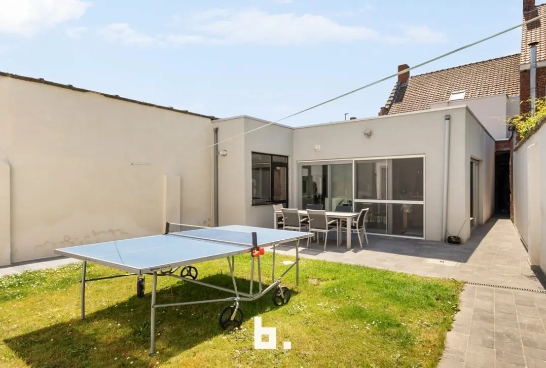 Instapklare én gerenoveerde woning op leuke locatie in Roeselare - Roeselare