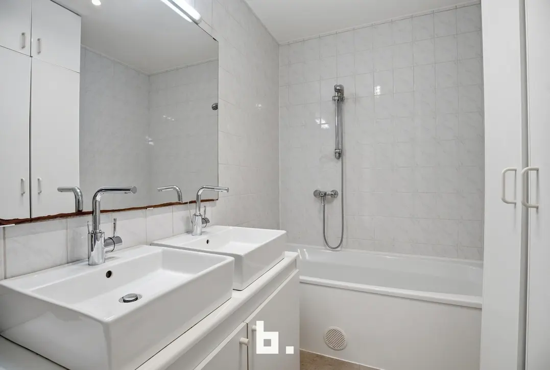 Lichtrijk appartement met twee terrassen en zicht op het Park van de Walle in Roeselare - Roeselare