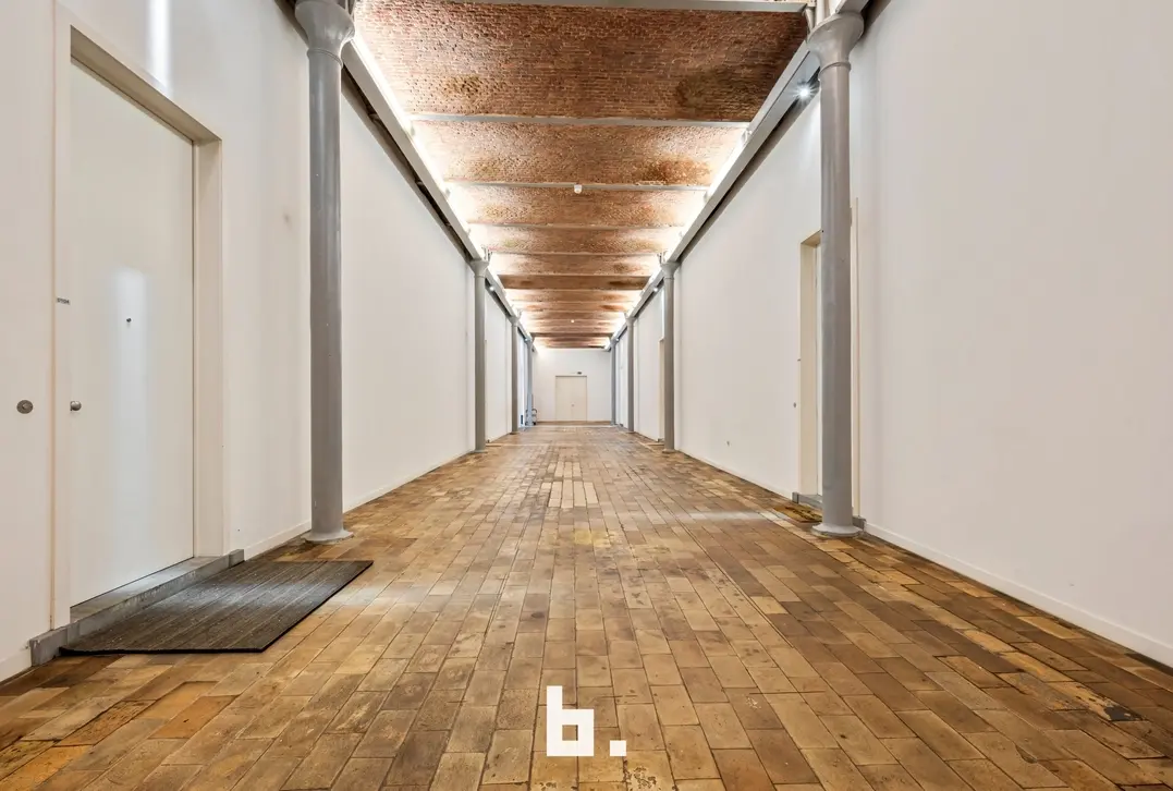 Exclusieve loft met industriële klasse nabij centrum Kortrijk - Spinnerijkaai 45  bus 119, 8500 Kortrijk - €545.000