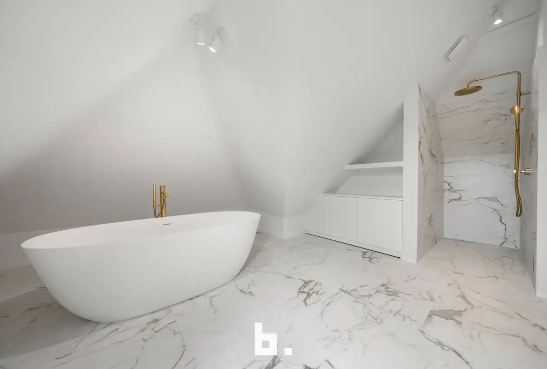 Een karaktervolle villa in uitgesproken cottagestijl, waar authentieke architectuur en hedendaags wooncomfort harmonieus samenkomen.  - Damme