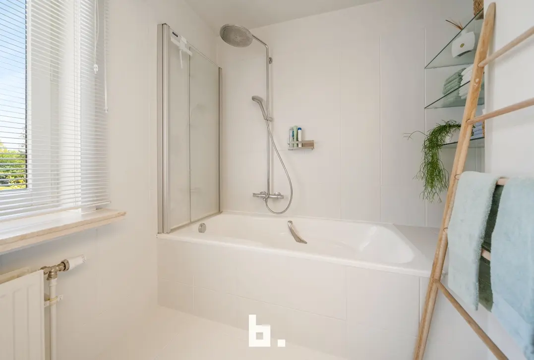 Uitzonderlijk ruime villa met praktijkruimte - Varsenare