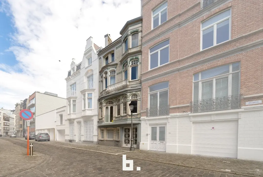 Uniek art deco herenhuis met 5 slaapkamers, 4 badkamers en 2 terrassen - Oostende