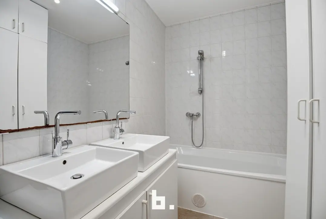 Lichtrijk appartement met twee terrassen en garage! - Roeselare
