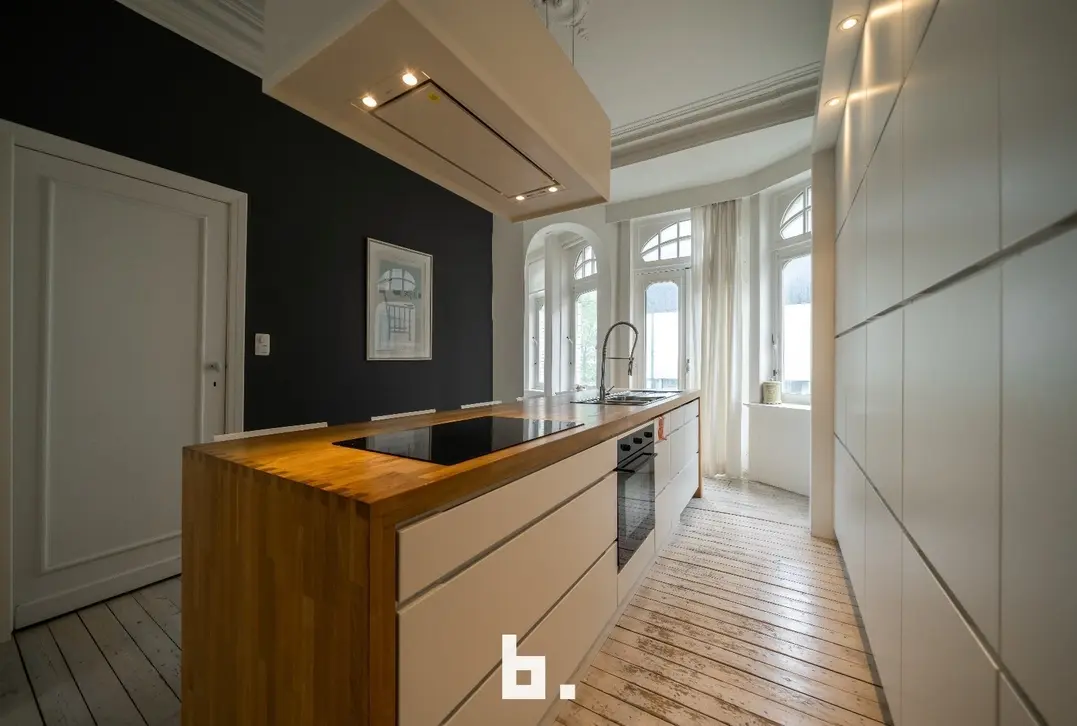 Uniek art deco herenhuis met 5 slaapkamers, 4 badkamers en 2 terrassen - Oostende