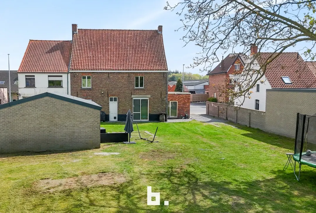 Ruime woning met groote tuin en garage te Hertsberge - Oostkamp