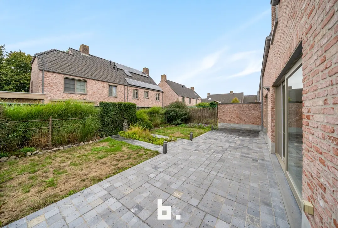 Instapkare halfopen bebouwing met 4 slaapkamers en garage op zeer gegeerde ligging! - Sint-Andries