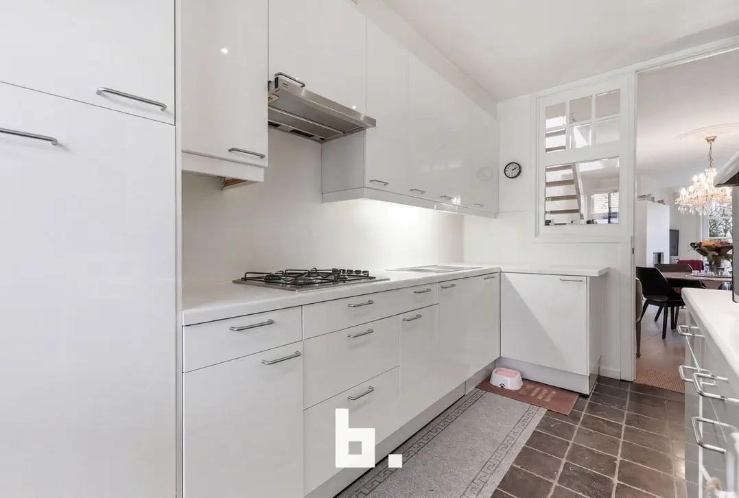 Commercieel handelspand met instapklare woonst op topligging in Roeselare - Roeselare