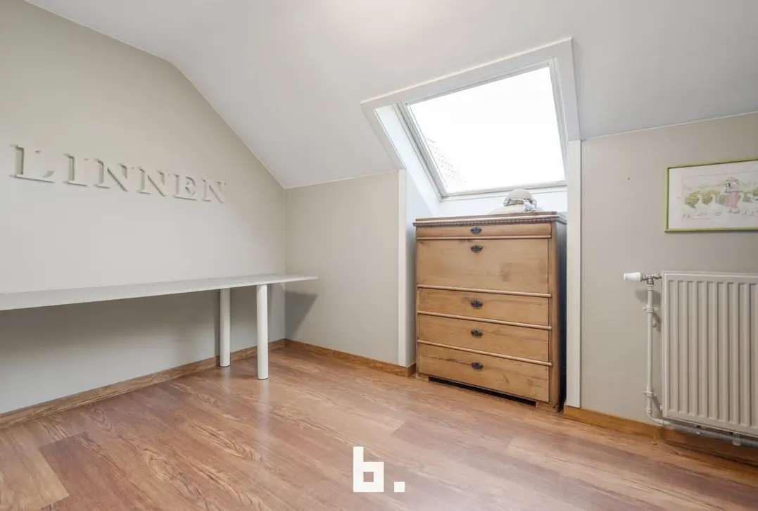 Discrete verkoop van uitzonderlijk grote villa - Varsenare