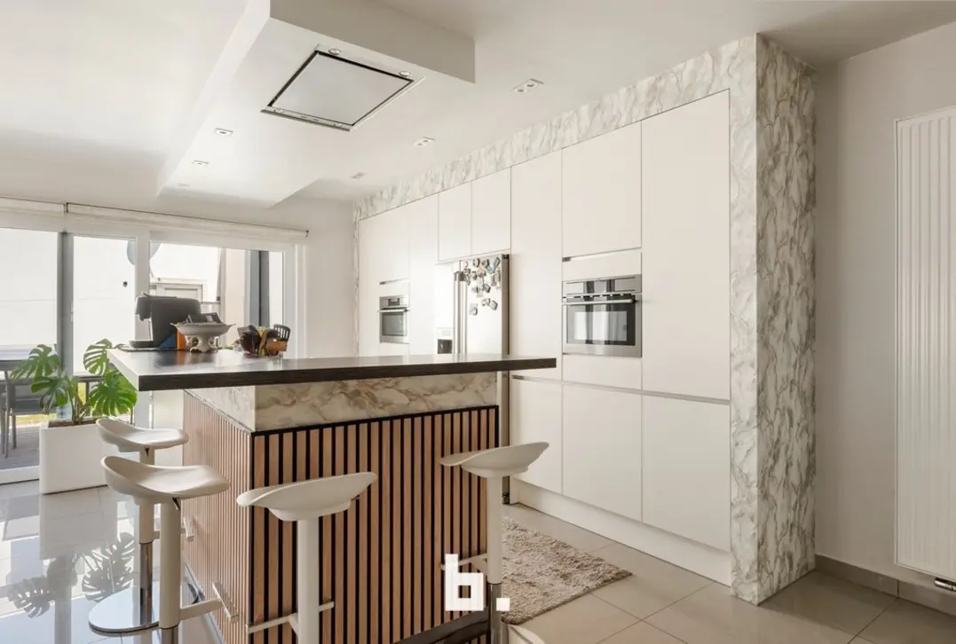 Instapklare én gerenoveerde woning op leuke locatie in Roeselare - Roeselare