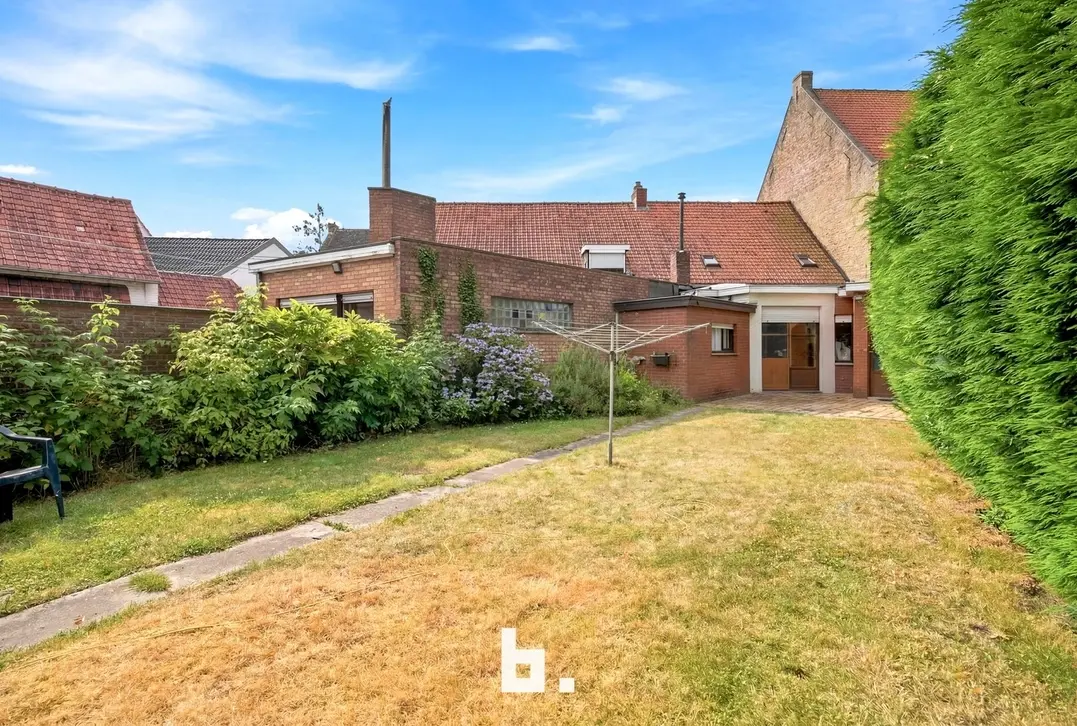 Ruime gezinswoning met 4 slaapkamers en zonnige tuin in hartje Zarren - Kortemark