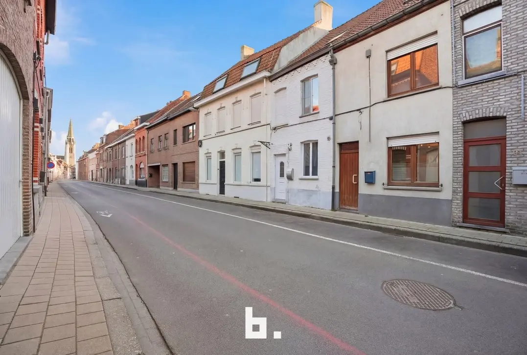Centraal gelegen woning met zonnige tuin in het centrum-Wervik-€99.000