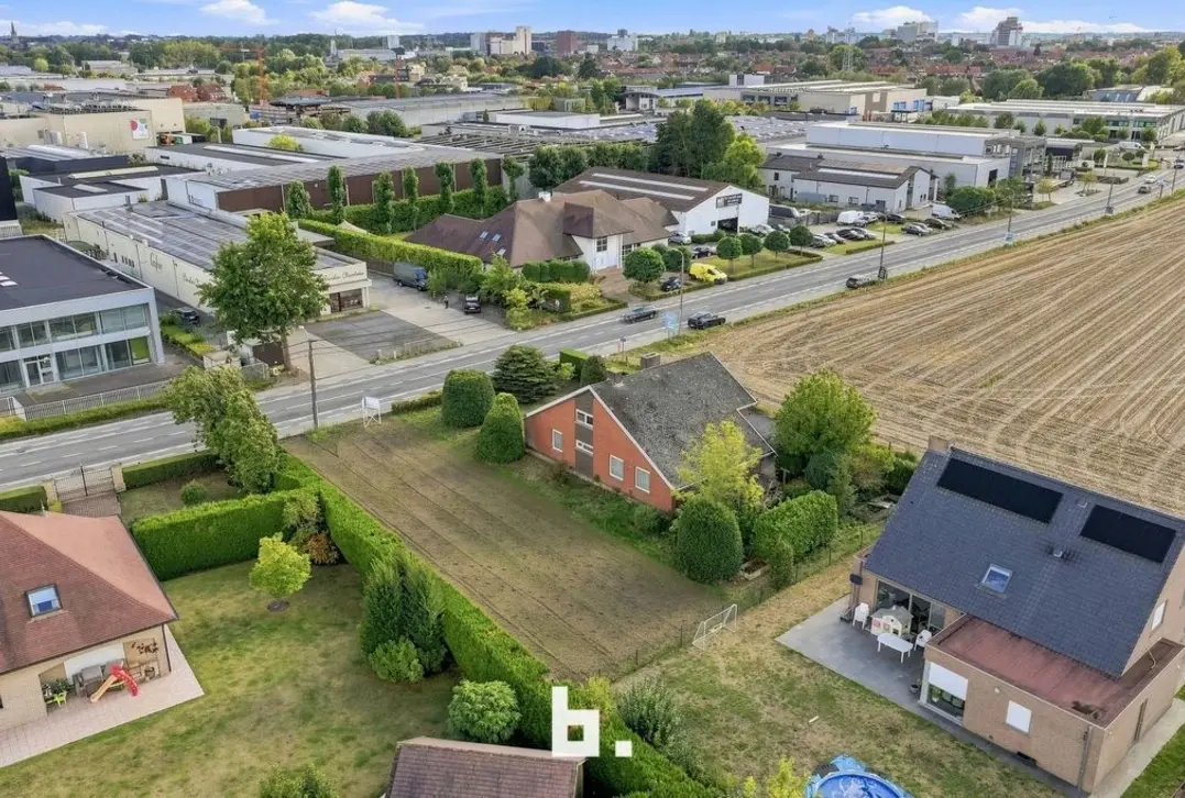 Eigendom met uitzonderlijk potentieel op strategische ligging - Roeselare