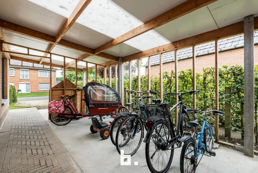 Instapklare woning met prachtige vergezichten in Hansbeke! - Hansbeke - €470.000