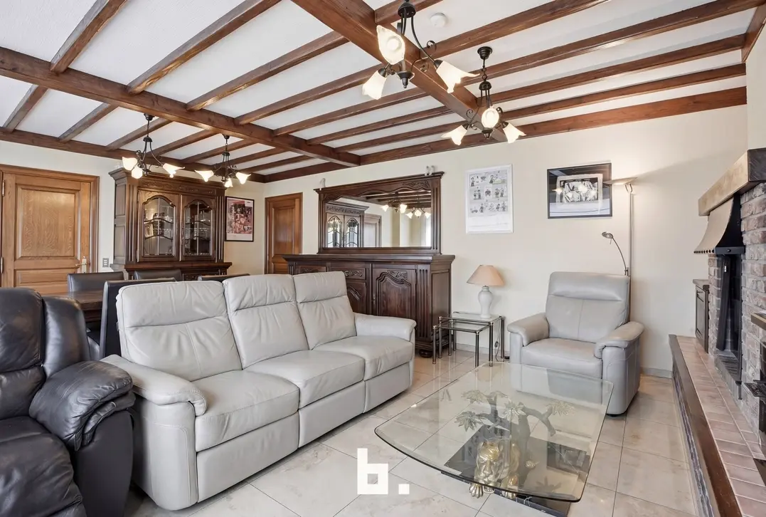 Ruime en veelzijdige woning met atelier op topligging in Izegem - Izegem