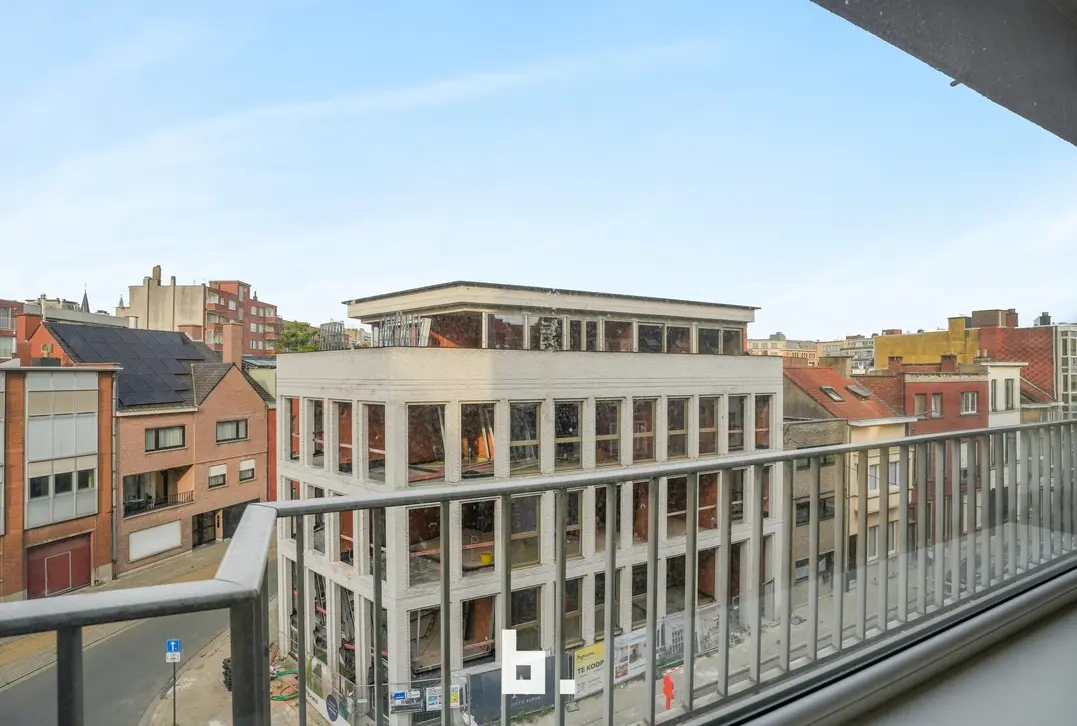 Lichtrijk en ruim appartement met 2 terrassen en garage nabij het centrum - Kortrijk