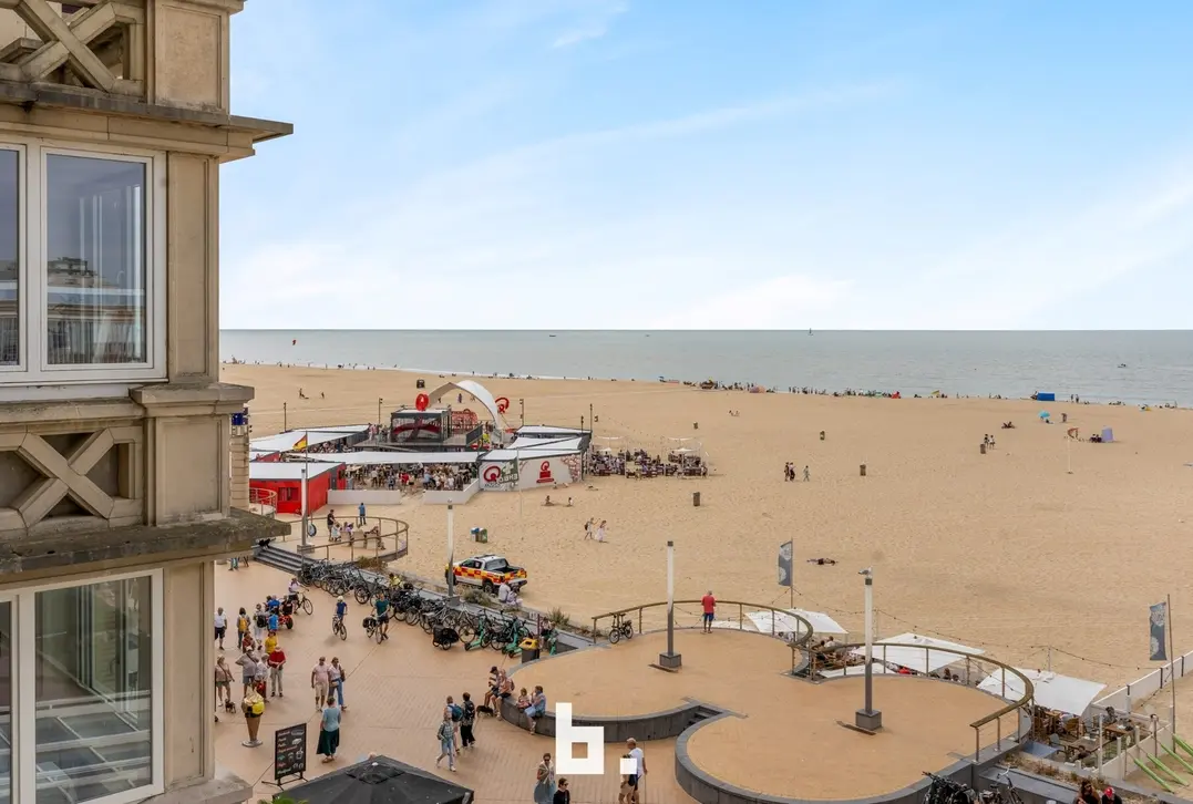 Exclusief zeezicht op de Albert I-Promenade – 125 m² met potentieel voor 3 slaapkamers te Oostende  - Oostende