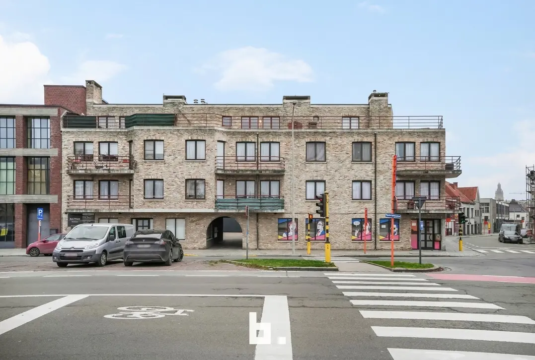 Instapklaar appartement met heel ruim terras op centrale ligging in Roeselare - Roeselare