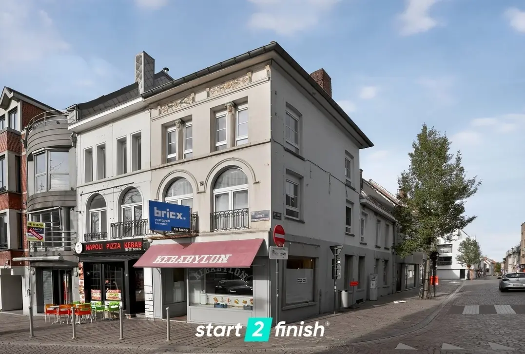Unieke eigendom met handelsgelijkvloers en ruime woonst in hartje centrum - Tielt