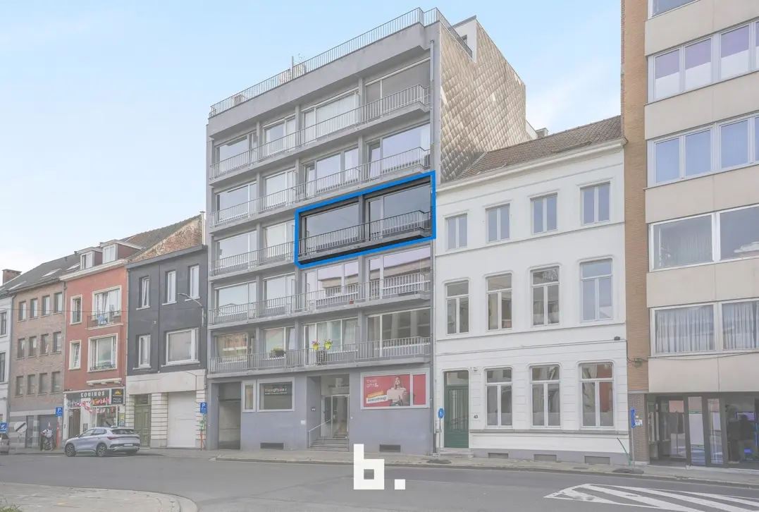Lichtrijk en ruim appartement met 2 terrassen en garage nabij het centrum - Kortrijk