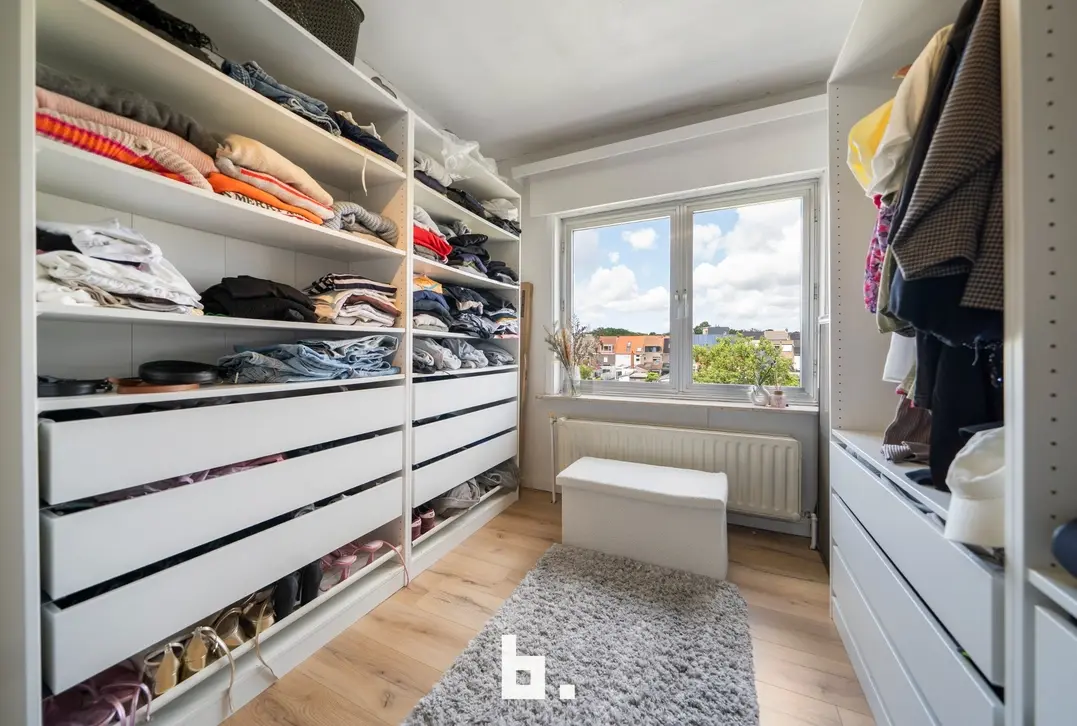 Instapklare woning met ruime loods - Sint-Kruis