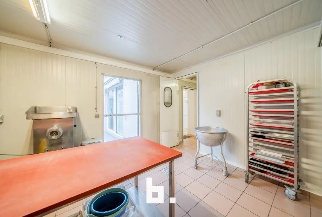 Handelshuis met grote woonst en atelier  - Roeselare
