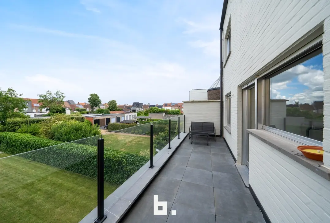 Instapklare woning met ruime loods - Sint-Kruis