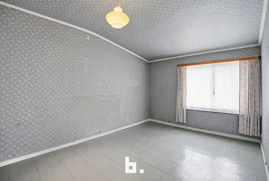 Charmante halfopen bebouwing met 4 slaapkamers, veranda en ruime tuin in Hooglede - Hooglede