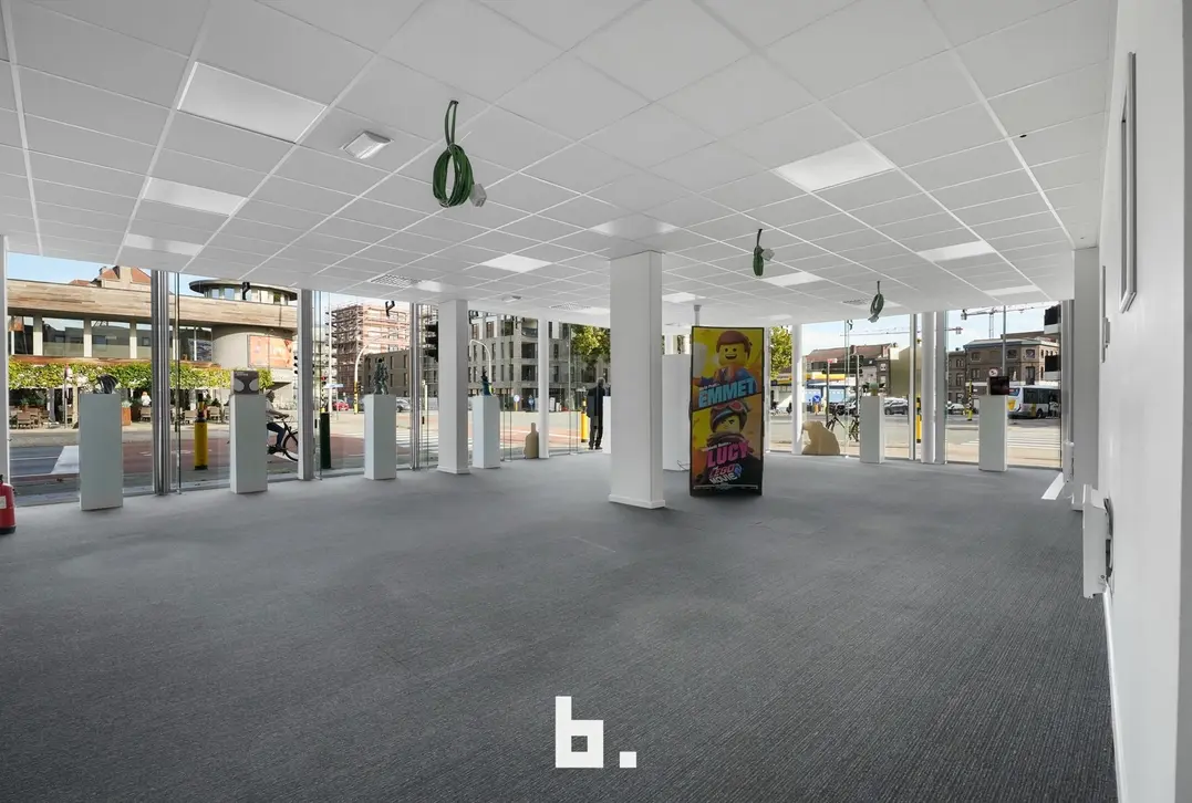 Kantoor (199m²) op commerciële TOPlocatie - Kortrijk