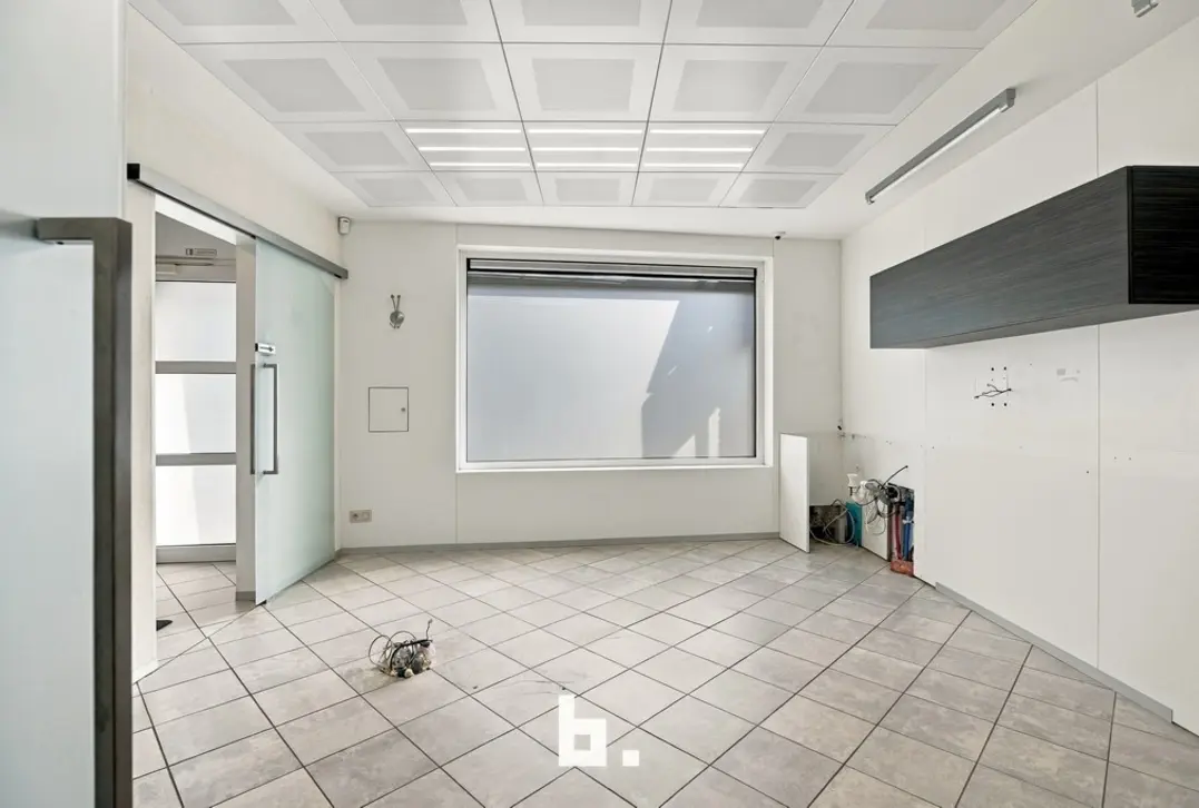 Uitzonderlijk ruime woning met praktijkmogelijkheden op centrale ligging in Wingene - Wingene