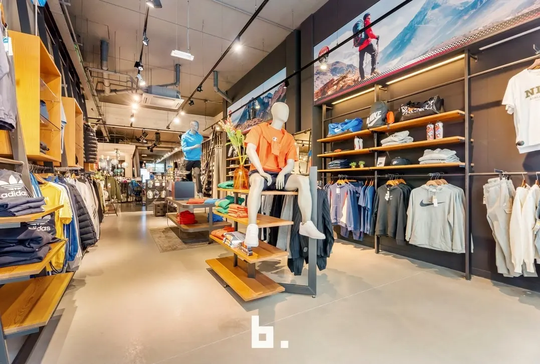 Winkelruimte van 592 m² met een ideale locatie in het hart van Roeselare! - Roeselare