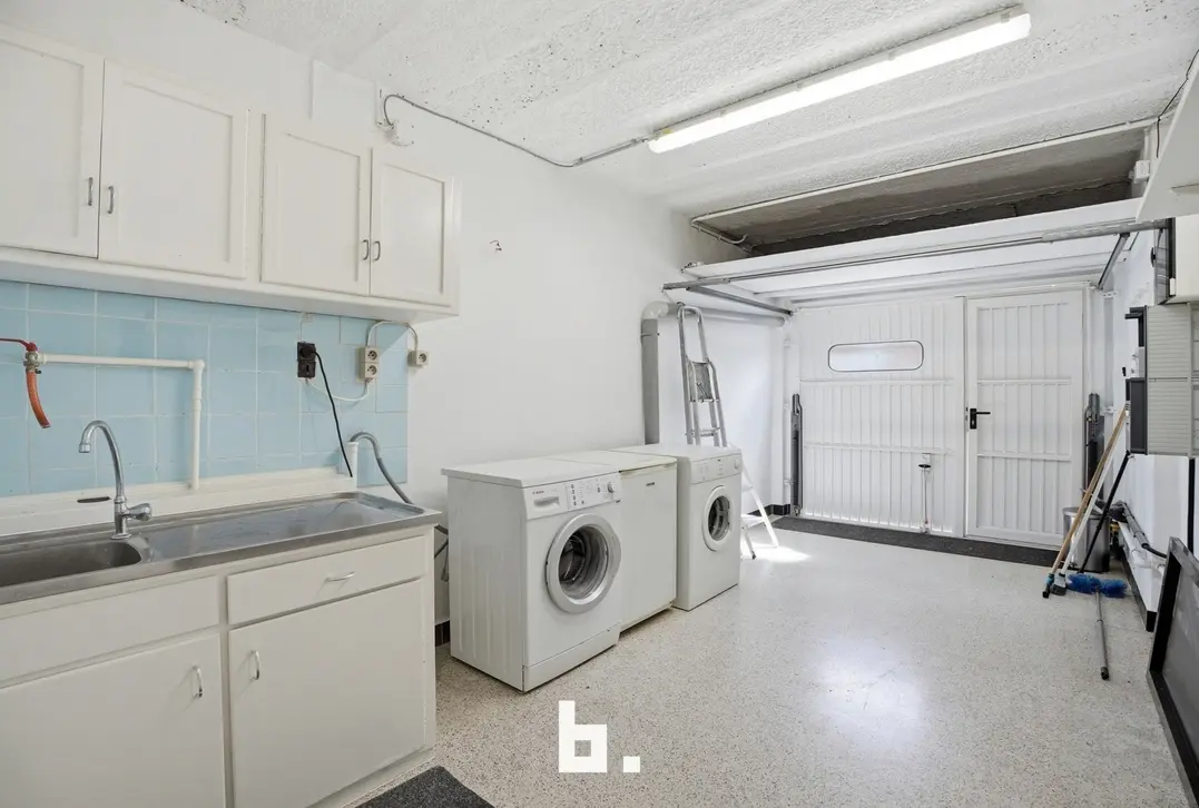 Charmante halfopen bebouwing met 4 slaapkamers, veranda en ruime tuin in Hooglede - Hooglede