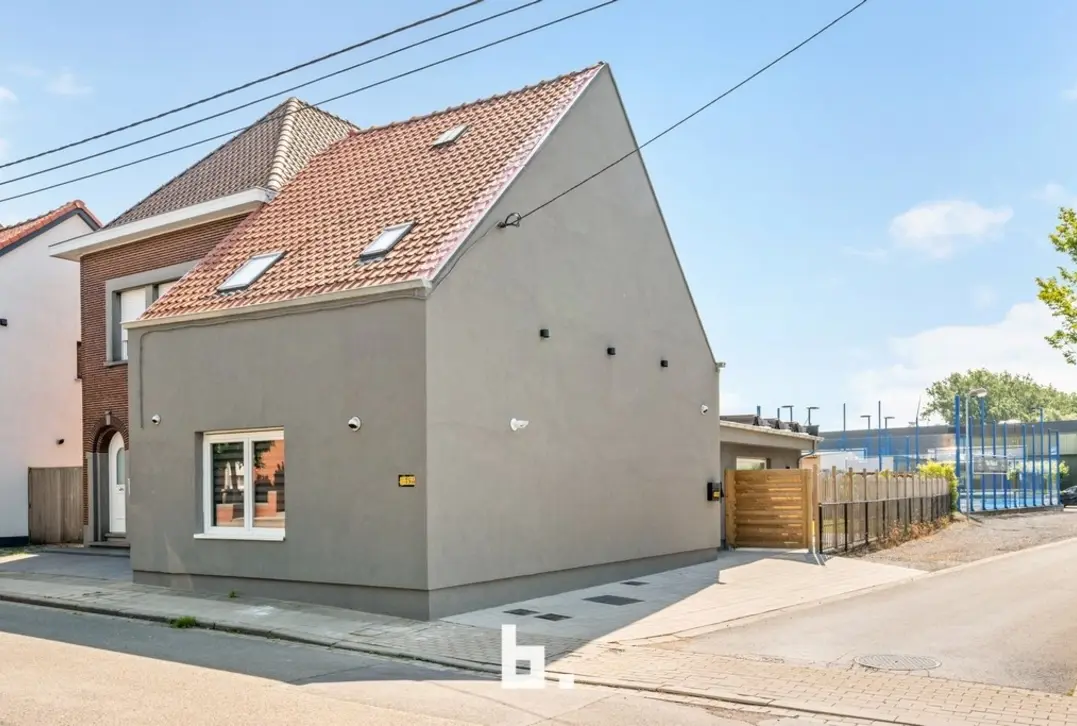 Instapklare, volledig gerenoveerde woning met zonnige tuin in Roeselare - Roeselare