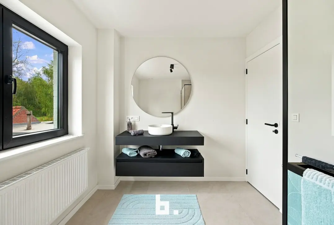 Instapklare, volledig gerenoveerde woning met 5 slaapkamers en 219 m² woonoppervlakte! - Ledegem