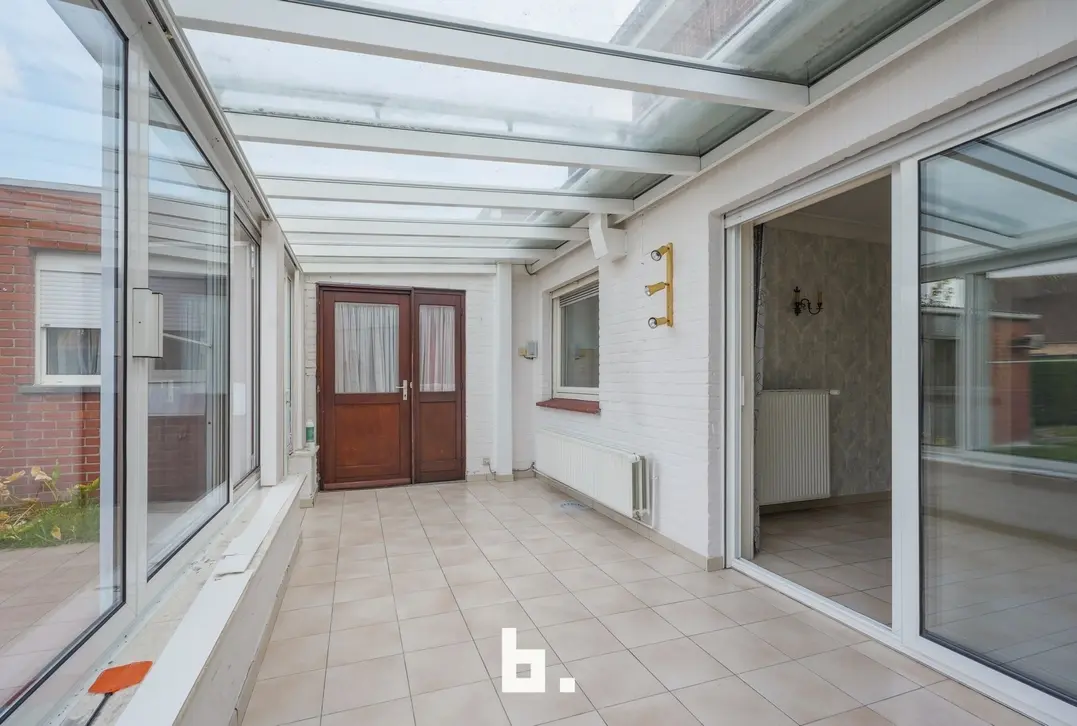 Ruime woning met 3 slaapkamers, veranda, tuin en garage in het centrum - Roeselare