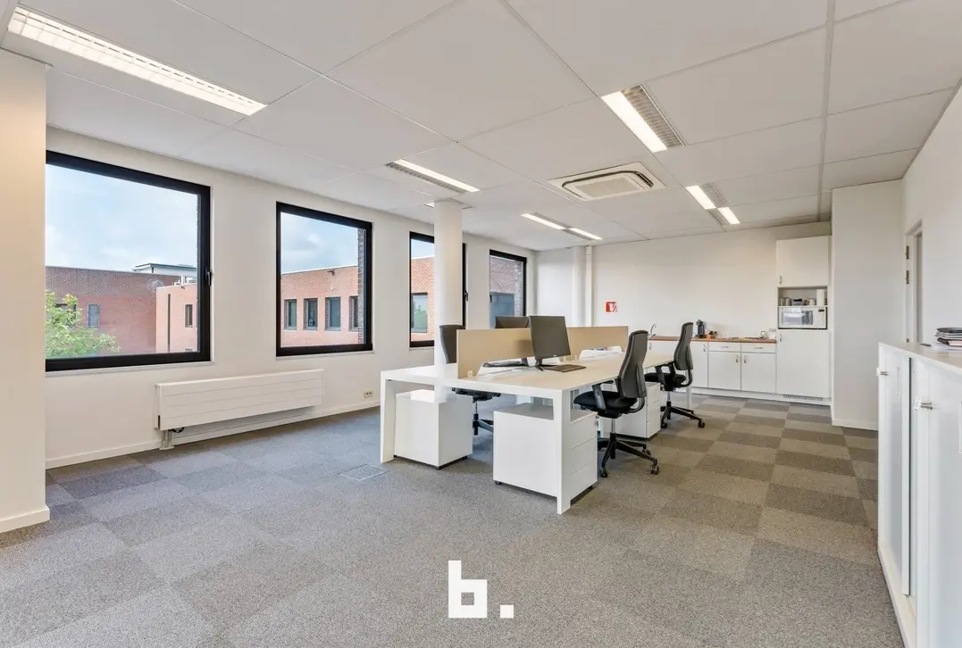 Ruim kantoor op centrale locatie - Roeselare