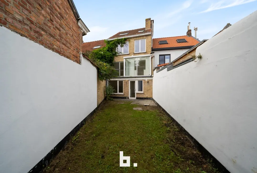 Instapklare woning met garage nabij de Coupure. - Brugge