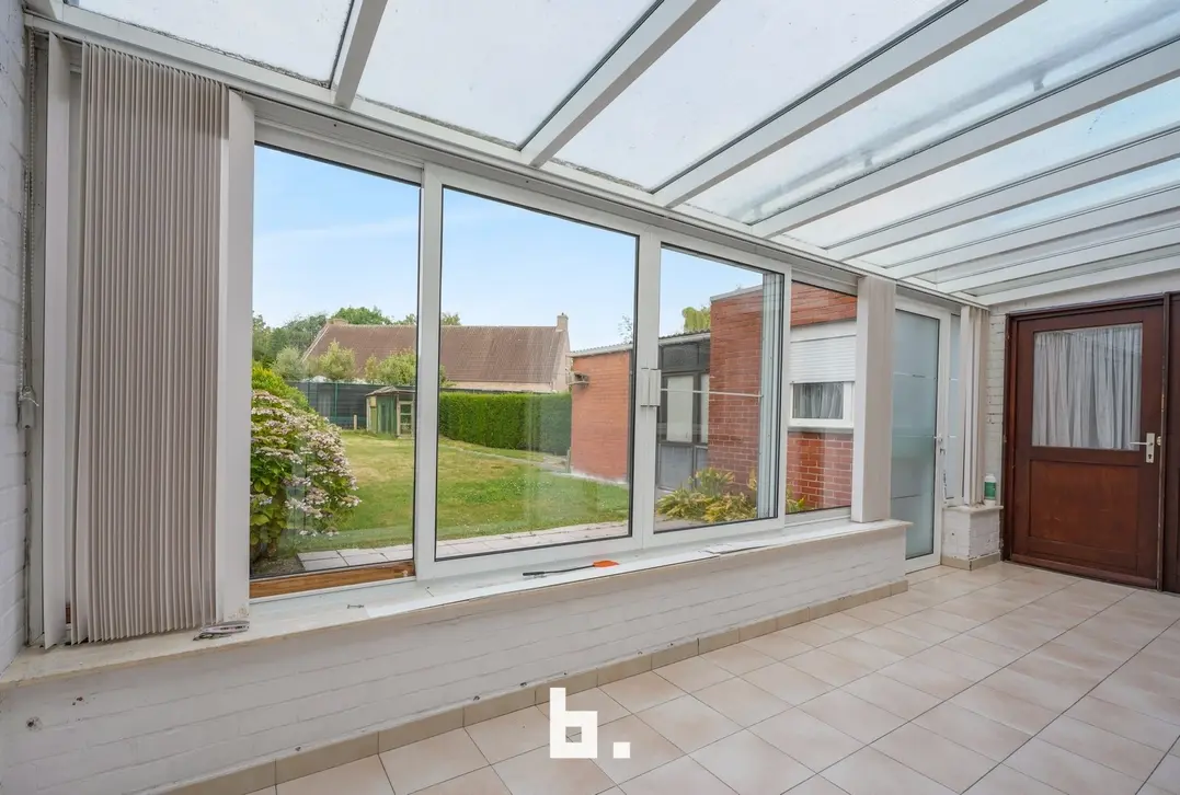Ruime woning met 3 slaapkamers, veranda, tuin en garage in het centrum - Roeselare