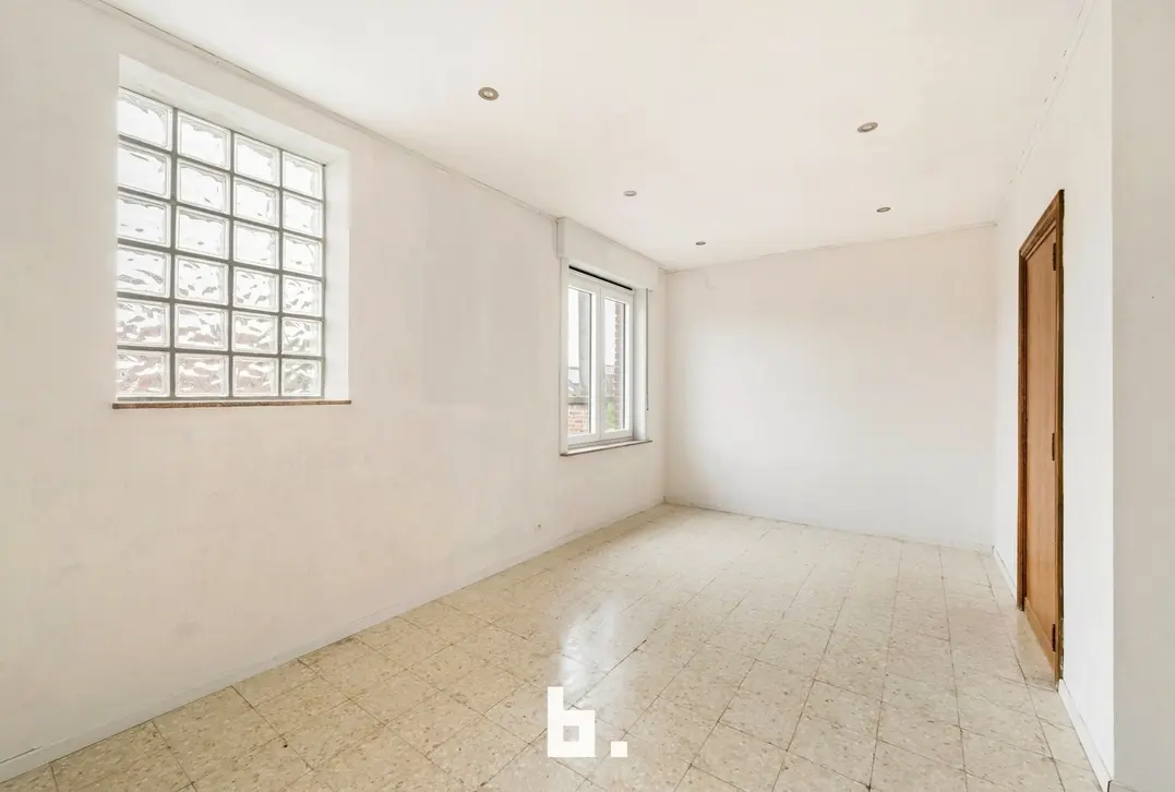 Woning met ruime loods op centrale locatie - Roeselare