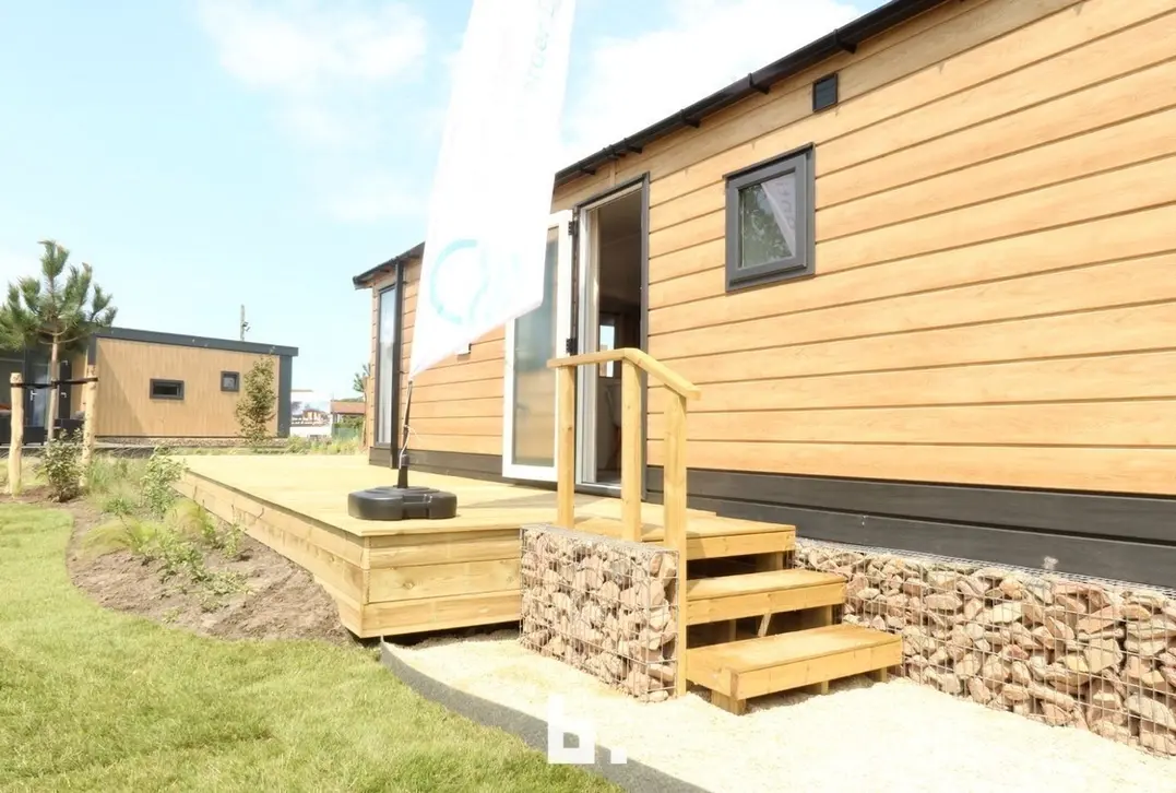 Nieuwe  chalets op topligging vlak tegen de zee te Wenduine  - De Haan