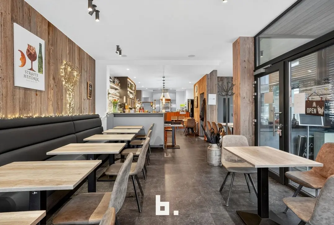 Tophorecazaak met woonst te koop op absolute A-locatie te Diksmuide - Diksmuide