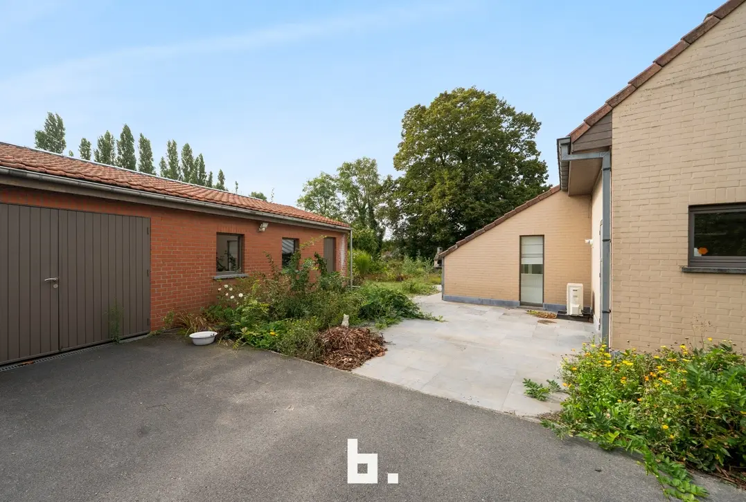 Landelijk gelegen woning op groot perceel met veel privacy - Zedelgem