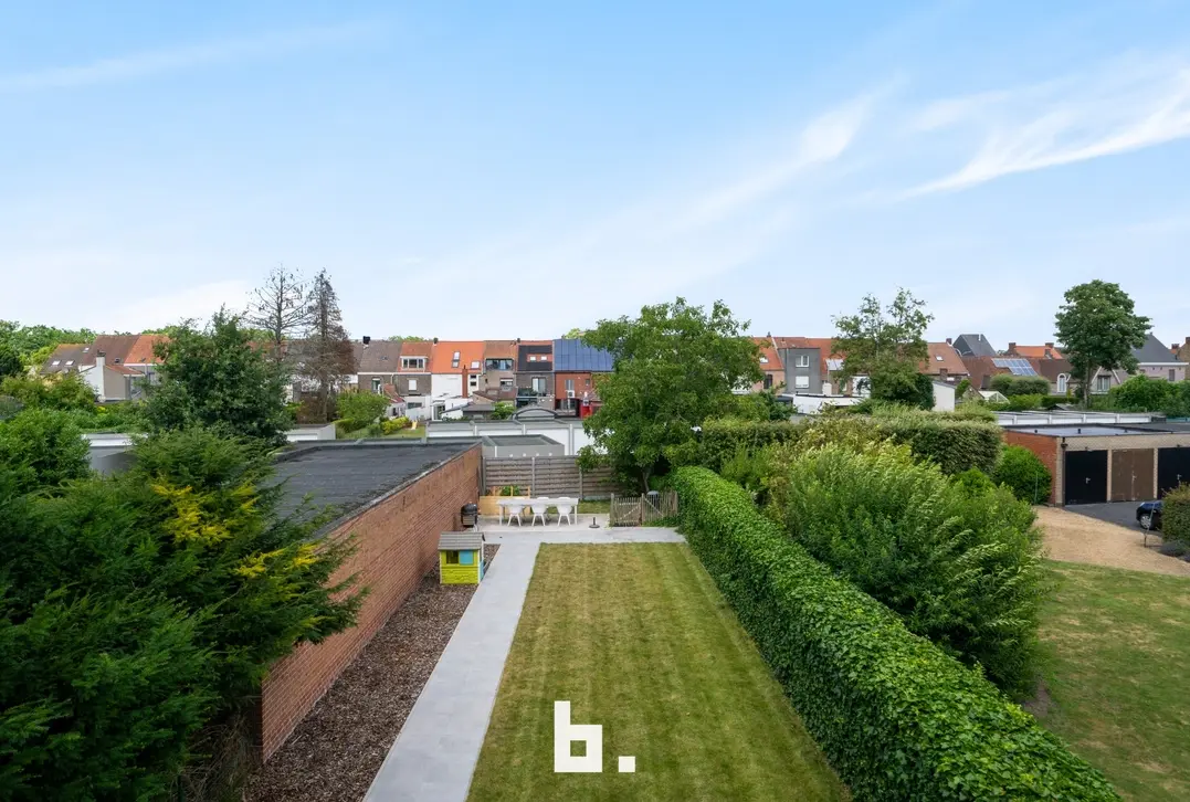 Instapklare woning met ruime loods - Sint-Kruis
