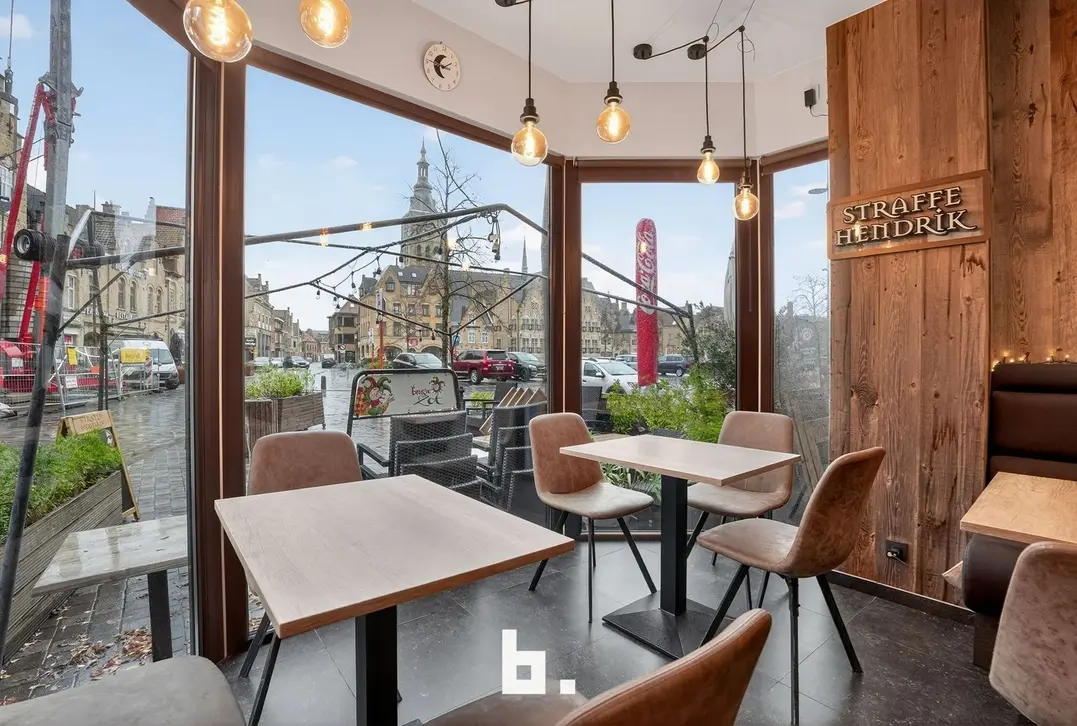 Tophorecazaak met woonst te koop op absolute A-locatie te Diksmuide - Diksmuide