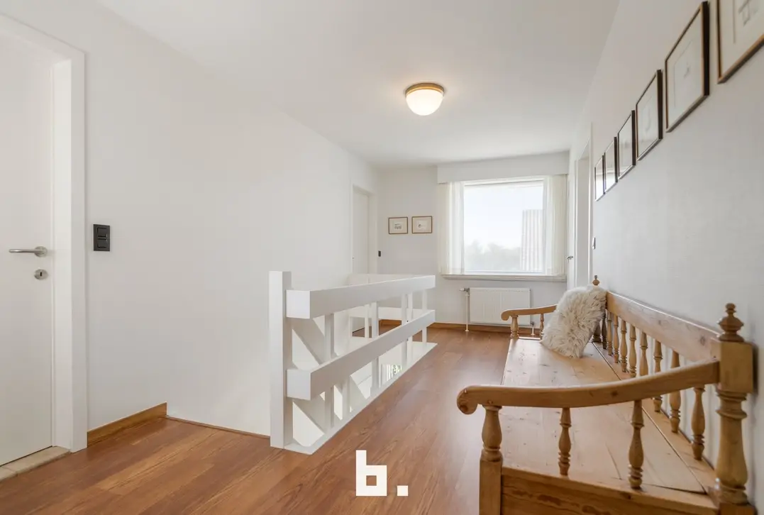 Discrete verkoop van uitzonderlijk grote villa - Varsenare