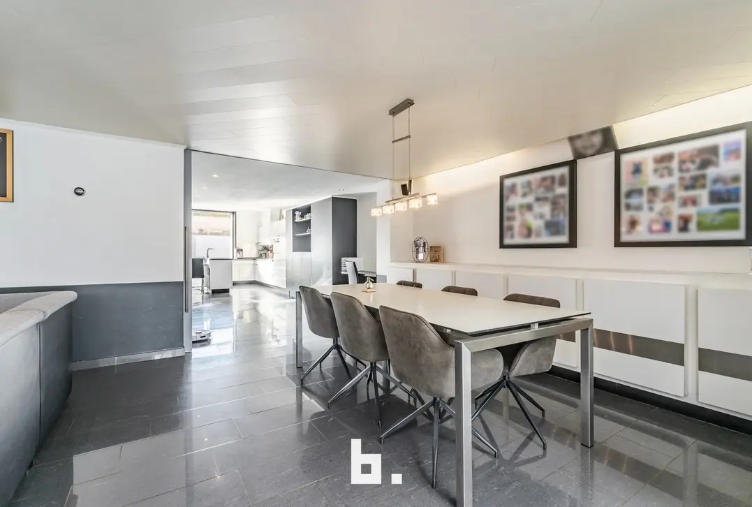 Zeer ruime instapklare woning te Marke! - Marke - €299.000
