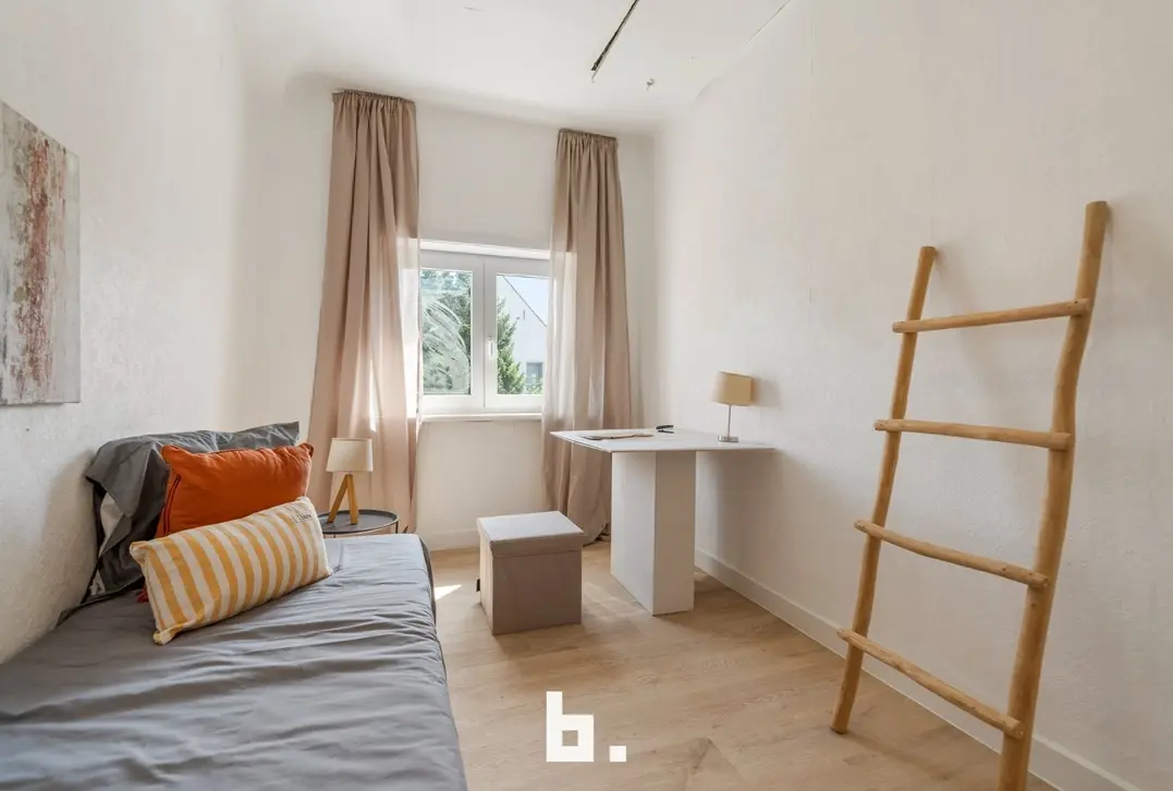 Karaktervolle halfopen gezinswoning met 3 slaapkamers, garage en zonnige tuin te Brugge - Brugge