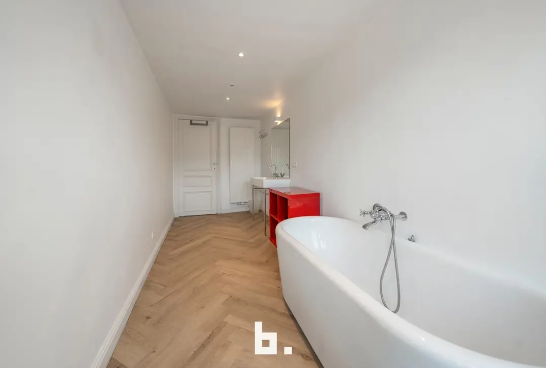 Uniek art deco herenhuis met 5 slaapkamers, 4 badkamers en 2 terrassen - Oostende