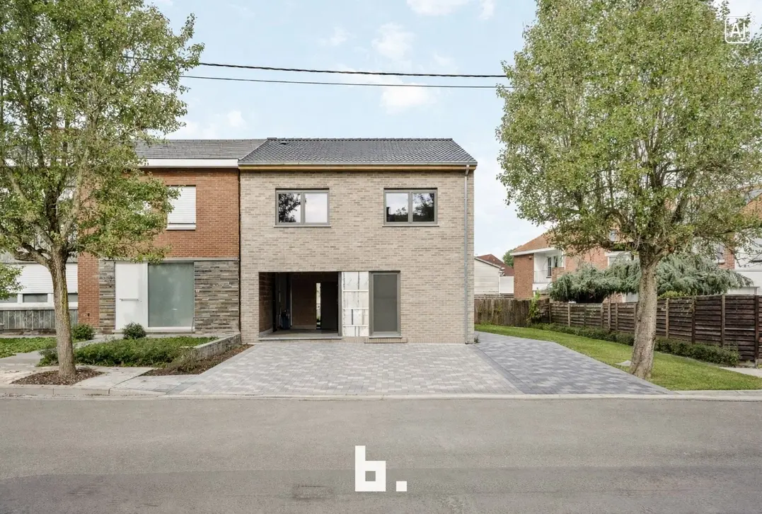 Nieuwbouwwoning te koop in Roeselare – Halfopen bebouwing - Roeselare